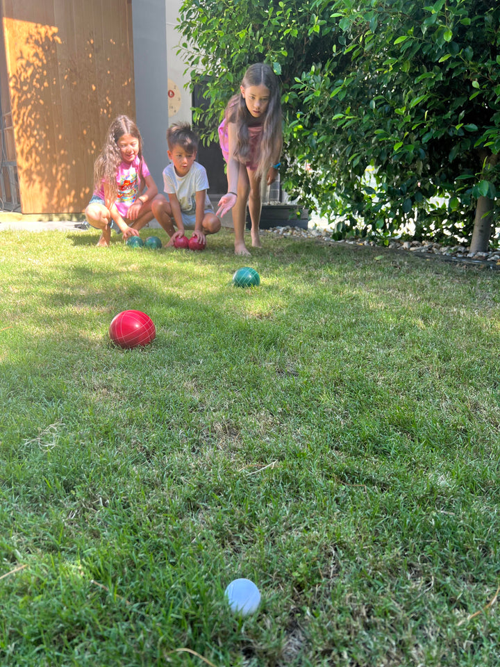 Deluxe 8 Resin Bowls Bocce Game Set Red & Green